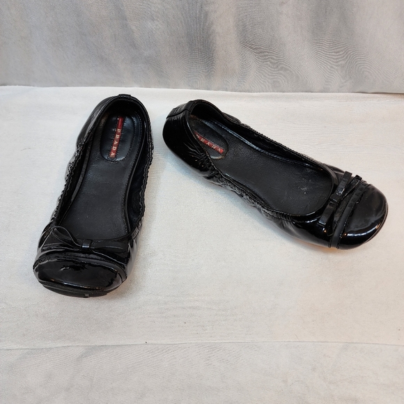 Prada Black Patent Ballerina Flats Prada Size 38.5 US 8.5 made in Italy ๐ฎ๐น - Picture 2 of 8